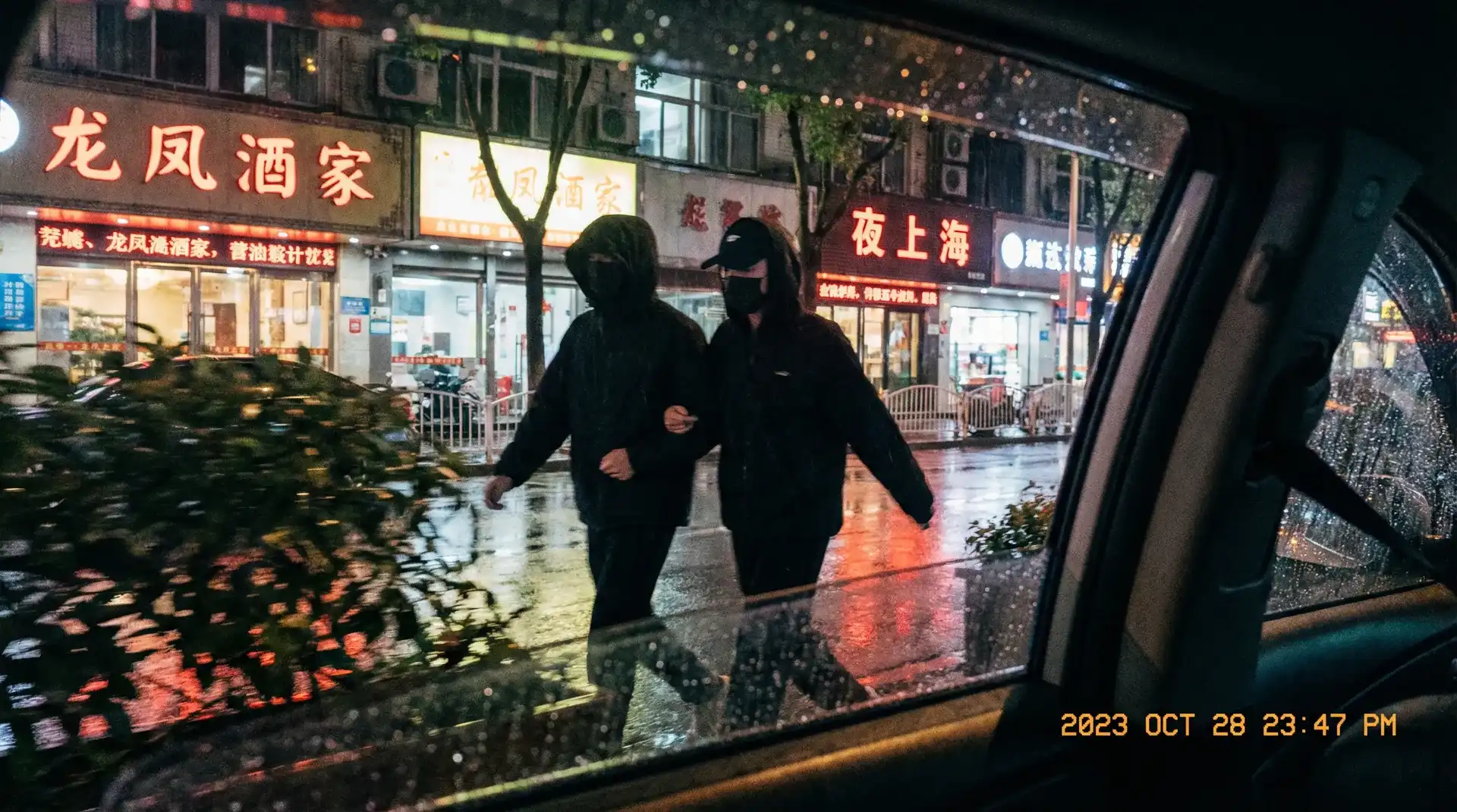 苹果体育平台 - 顶流明星深夜密会现场抓拍照片